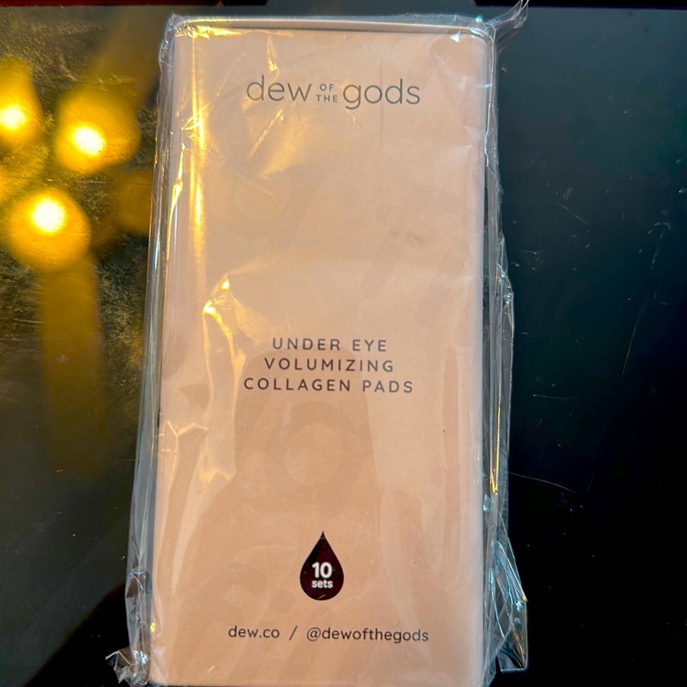 Few of the gods under eye volumizing collagen pads